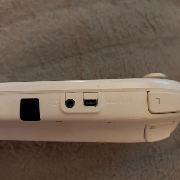 Nintendo White Handheld Console power cord included. EUC - Picture 8 of 10